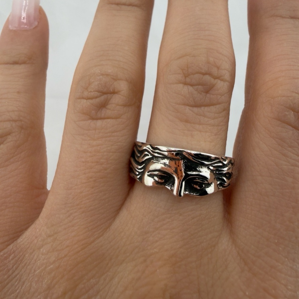 !!! Anthropologie Silver Face Design Ring